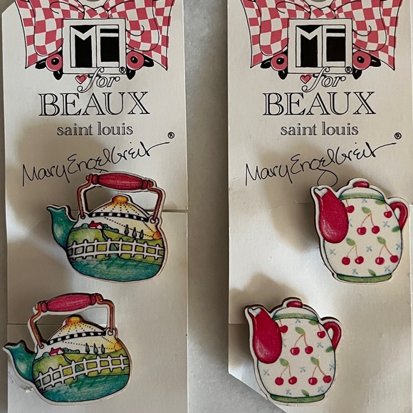 Mary Engelbreit Other - Vtg Mary Engelbreit Teapot Wooden Button Covers